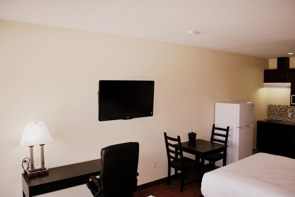 Westwood Inn By Oyo Gonzales Tx Room photo
